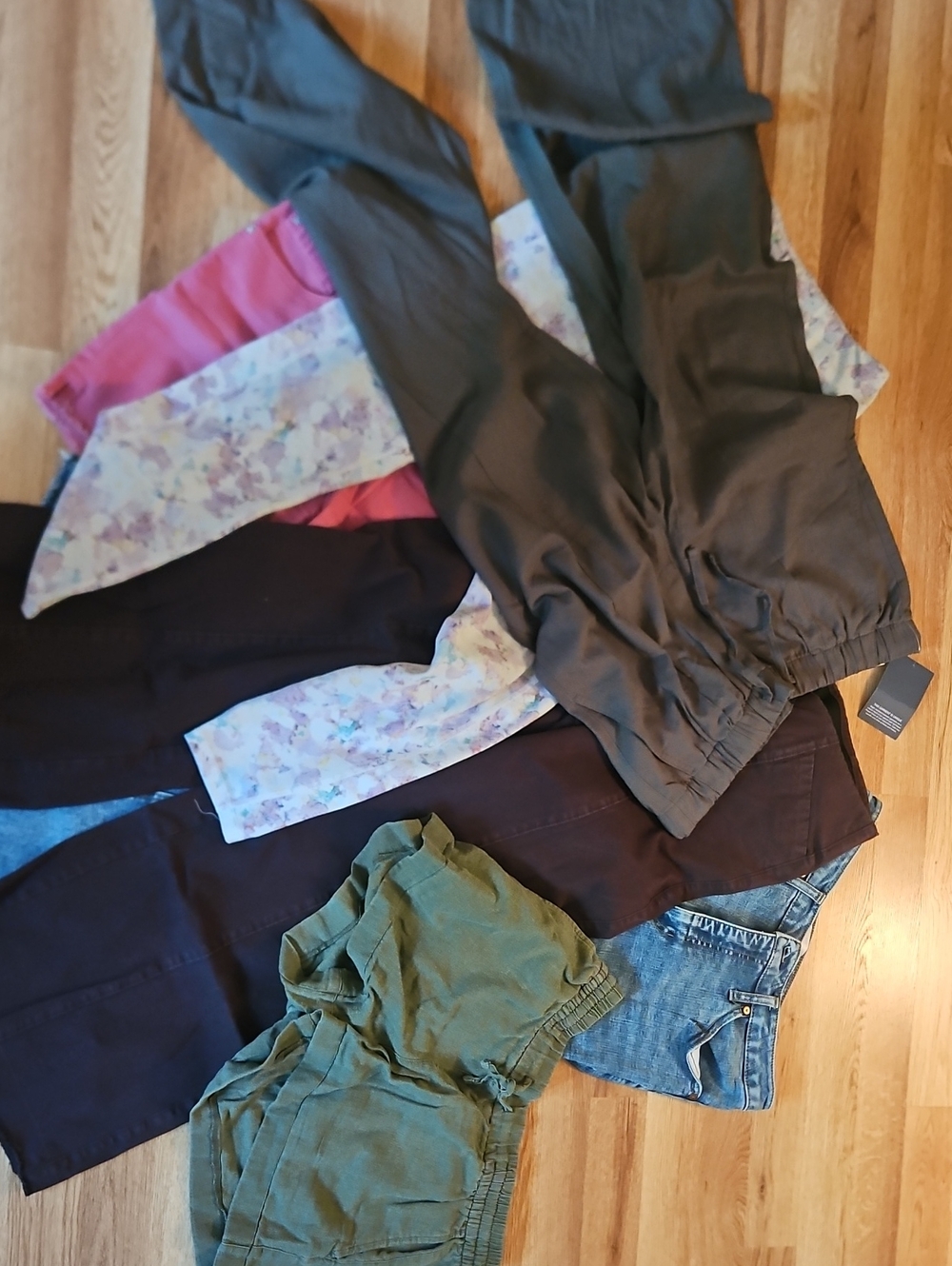 Women's Pants And Shorts (6 Items)
